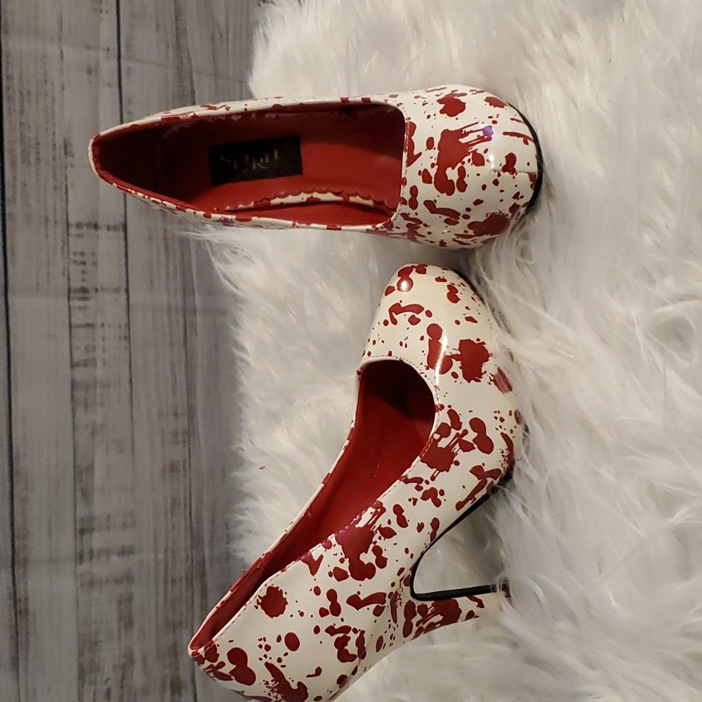 Spirit Halloween fake blood splatter pumps. Size 7. White/red - Picture 3 of 4